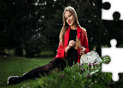 Uśmiechnięta, Blondynka, Modelka, Liść,  Park, Drzewa