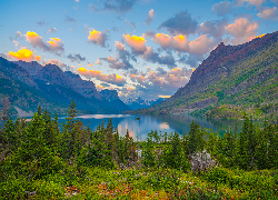 Stany Zjednoczone, Stan Montana, Park Narodowy Glacier, Jezioro, Drzewa, Góry, Niebo, Kolorowe, Chmury