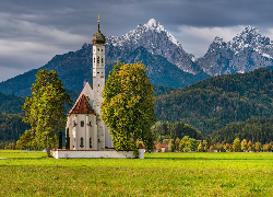 Góry, Alpy, Kościół, Eglise Saint Coloman, Drzewa, Region Allgau, Bawaria, Niemcy