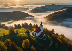 Góry, Jesień, Drzewa, Kościół, Mgła, Drzewa, AI