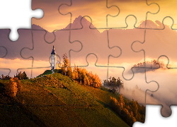 Kościół św Primusa i Felicjana, Mgła, Wzgórze, Góry, Drzewa, Jesień, Wieś Jamnik, Słowenia