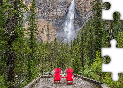 Punkt widokowy, Taras, Czerwone, Dwa, Krzesła, Las, Drzewa, Góra, Wodospad, Takkakaw Falls, Park Narodowy Yoho, Prowincja Kolumbia Brytyjska, Kanada