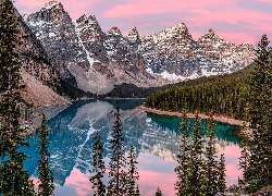 Kanada, Alberta, Park Narodowy Banff, Jezioro, Moraine, Drzewa, Góry