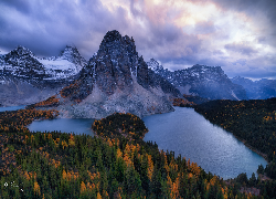 Kanada, Alberta, Góry Skaliste, Mount Assiniboine, Lasy, Jeziora, Jezioro Magog