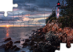 Park Narodowy Acadia, Latarnia morska, Bass Harbor Head Light, Morze, Skały, Chmury, Stan Maine, Stany Zjednoczone