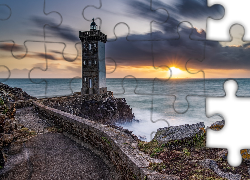 Latarnia morska, Kermorvan lighthouse, Droga, Murek, Morze, Skały, Zachód słońca, Chmury, Francja