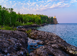 Stany Zjednoczone, Stan Minnesota, Jezioro, Upper Lake, Latarnia morska, Split Rock, Wybrzeże, Skały, Klif, Drzewa