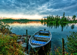 Niebo, Chmury, Jezioro, Łódka, Drzewa, Rośliny, Kamienie, Hemsedal, Norwegia