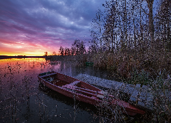 Jezioro, Łódka, Szuwary, Pomost, Drzewa, Zachód słońca