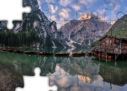 Włochy, Jezioro, Pragser Wildsee, Lago di Braies, Góry Dolomity, Drewniany, Domek, Łódki