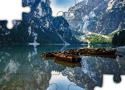 Włochy, Góry, Dolomity, Jezioro Pragser Wildsee, Łódki