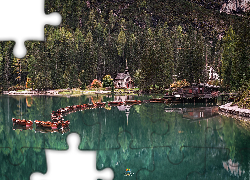 Włochy, Jezioro Pragser Wildsee, Lago di Braies, Góry Dolomity, Las, Drewniany, Domek, Łódki, Kościół