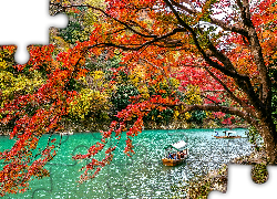 Rzeka Hozu, Łódki, Kolorowe, Drzewa, Dzielnica Arashiyama, Kioto, Japonia