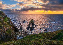 Irlandia, Donegal, Wybrzeże, Skały, Łuk, Morze, Zachód słońca, Chmury