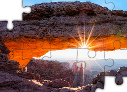Skały, Łuk, Mesa Arch, Park Narodowy Canyonlands, Promienie słońca, Wschód słońca, Stan Utah, Stany Zjednoczone