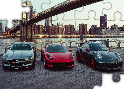 Nowy Jork, Most Brookliński, Trzy, Samochody, Mercedes-AMG SLS, Ferrari, Porsche 911 GT3 RS