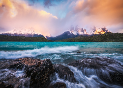Góry, Cordillera del Paine, Jezioro, Chmury, Park Narodowy Torres del Paine, Patagonia, Chile
