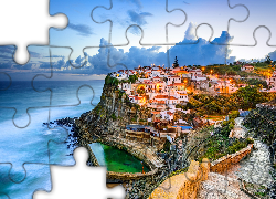 Portugalia, Miasteczko Azenhas do Mar, Klif, Skały, Morze, Domy,   Zdjęcie miasta