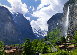 Szwajcaria, Kanton Berno, Dolina Lauterbrunnental, Góry, Wodospad Staubbach, Kościół, Domy