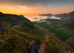 Norwegia, Lofoty, Góry, Roślinność, Dolina, Morze Norweskie, Wschód słońca