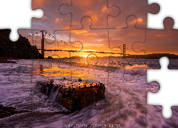 Stany Zjednoczone, Stan Kalifornia, Most Golden Gate Bridge, Cieśnina Golden Gate, Zachód słońca, Chmury