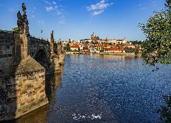 Czechy, Praga, Rzeka Wełtawa, Most Karola, Domy
