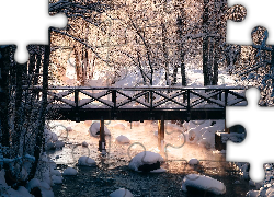 Zima, Rzeka Tarpianjoki, Most, Śnieg, Kamienie, Drzewa, Haihunkoski, Viiala, Finlandia