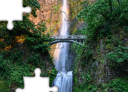 Wodospad, Multnomah Falls, Skały, Drzewa, Most, Zieleń, Oregon, Hrabstwo Multnomah, Stany Zjednoczone