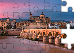 Hiszpania, Andaluzja, Kordoba, Rzeka Gwadalkiwir, Most Puente Romano, Most Rzymski, Meczet Mezquita, Mezquita-Catedral, Katedra