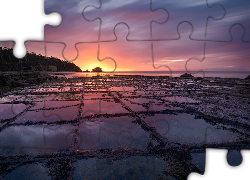 Wschód słońca, Morze, Mozaikowa skała, Tessellated Pavement, 
Zatoka Piratów, Eaglehawk Neck, Tasmania, Australia