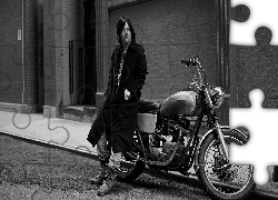 Norman Reedus, Motocykl, Czarno-białe