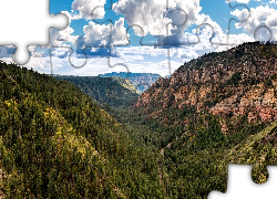 Wąwóz, Kanion Oak Creek Canyon, Park Stanowy Slide Rock, Kanion, Góry, Skały, Lasy, Stan Arizona, Stany Zjednoczone