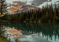 Góry, Góra Mount Rundle, Jezioro, Two Jack Lake, Park Narodowy Banff, Drzewa, Odbicie, Alberta, Kanada