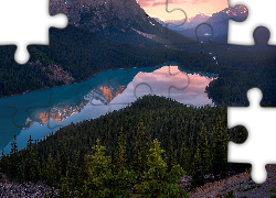 Kanada, Park Narodowy Banff, Jezioro Peyto Lake, Góry Canadian Rockies, Drzewa, Lasy, Zachód słońca, Odbicie