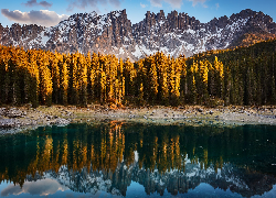 Las, Drzewa, Jesień, Góry, Jezioro, Karersee, Lago di Carezza, Góry, Alpy, Dolomity, Odbicie, Włochy