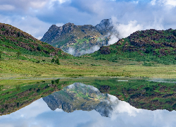 Jezioro, Elter Water Lake, Góry, Langdale Pikes, Szczyty, Mgła, Odbicie, Niebo, Park Narodowy Lake District, Anglia