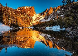 Stany Zjednoczone, Kolorado, Park Narodowy Gór Skalistych, Góry, Jezioro, Dream Lake, Lasy, Odbicie, Jesień
