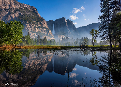 Stany Zjednoczone, Kalifornia, Park Narodowy Yosemite, Góry, Rzeka, Drzewa, Odbicie