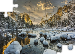 Góry, Drzewa, Rzeka Merced, Kamienie, Zima, Park Narodowy Yosemite, Kalifornia, Stany Zjednoczone