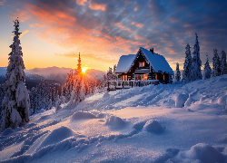 Zima, Dom, Góry, Zachód słońca, Drzewa