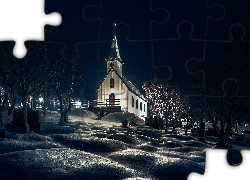 Oświetlony, Kościół Lagafellskirkja, Drzewa, Zima, Noc, Mosfellsbaer, Islandia