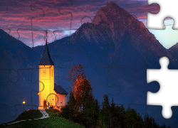 Oświetlony, Kościół św Primusa i Felicjana, Wzgórze, Góry, Wieś Jamnik, Słowenia