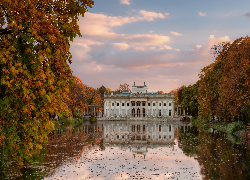 Jesień, Pałac, Staw, Drzewa, Chmury, Łazienki Królewskie, Warszawa, Polska