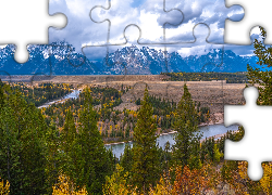 Park Narodowy Grand Teton, Góry, Teton Range, Las, Drzewa, Chmury, Rzeka Snake River, Stan Wyoming, Stany Zjednoczone