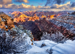 Góry, Skały, Drzewa, Zima, Śnieg, Wschód słońca, Park Narodowy Wielkiego Kanionu, Arizona, Stany Zjednoczone