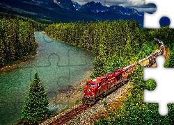 Pociąg, Rzeka, Lasy, Góry, Alberta, Kanada