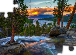 Stany Zjednoczone, Kalifornia, Jezioro, Tahoe Lake, Zachód słońca, Skały, Drzewa, Początek, Wodospadu, Lower Eagle Falls
