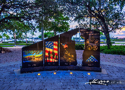 Stany Zjednoczone, Floryda, Trinity Park, West Palm Beach, Pomnik rodzin Gold Star, Drzewa, Oświetlenie