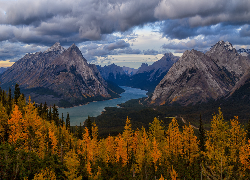 Jesień, Rzeka, Drzewa, Góry Skaliste, Chmury, Skały, Kananaskis, Alberta, Kanada