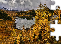 Jesień, Jezioro, Góry, Drzewa, Modrzewie, Chmury